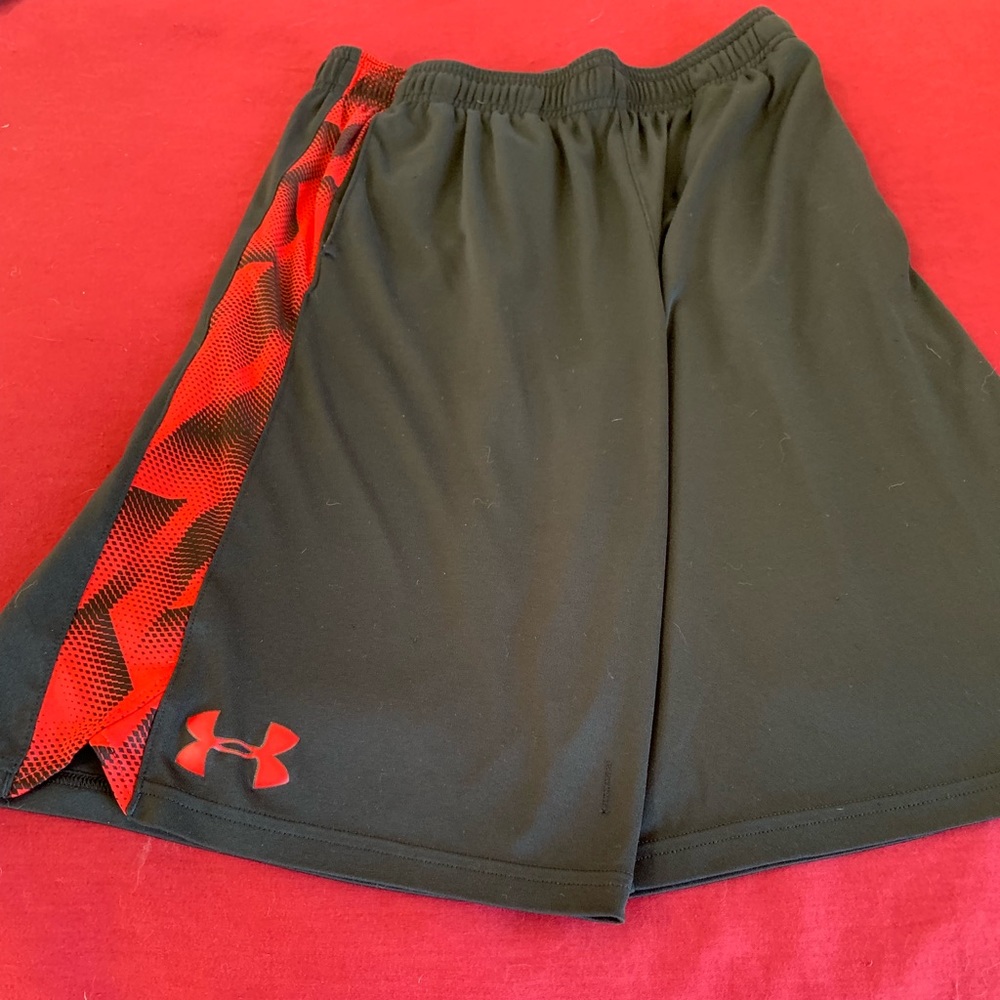 Under Armour Boys 14-16 Basketball Shorts